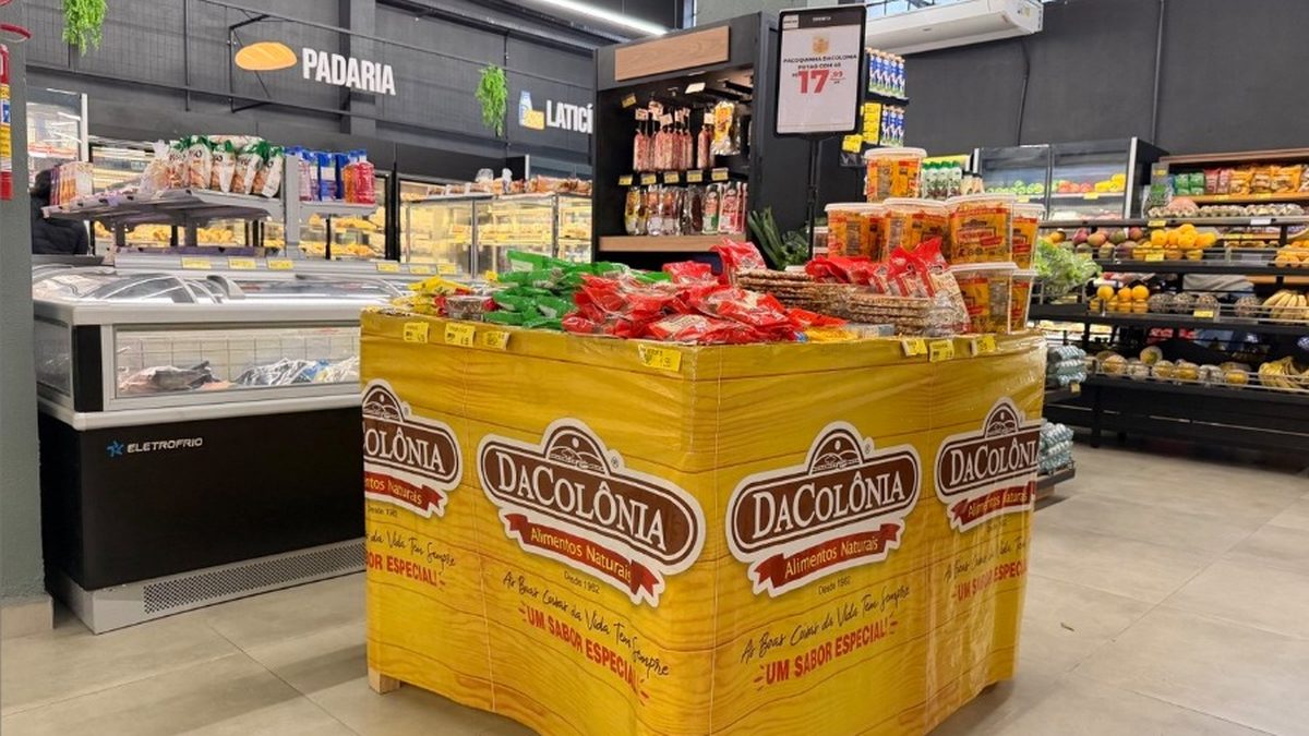 Ilha promocional da Da Colônia no centro da loja